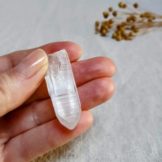 Lemurský krystal - malý surový krystal křišťálu z Brazílie D1. 13 g