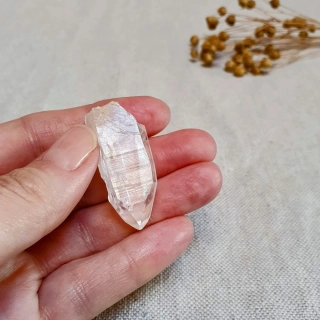 Lemurský krystal - malý surový krystal křišťálu z Brazílie F4. 13 g