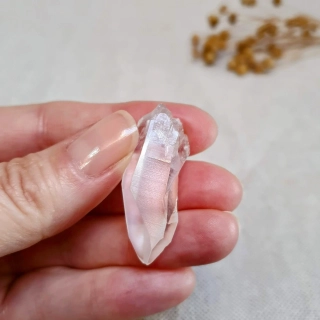Lemurský krystal - malý surový krystal křišťálu z Brazílie G5. 10 g