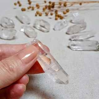 Křišťál - malý surový mistrovský krystal z Brazílie I2. 11 - 18 g
