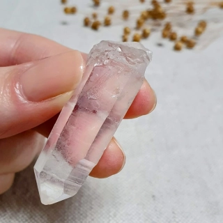 Křišťál - surový mistrovský krystal se sametově matným povrchem ~ mimořádný kus v extra kvalitě z Brazílie L4. 15 g ~ Laserová hůlka