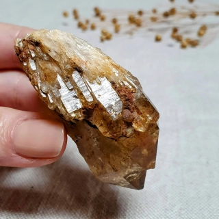 Citrín kundalini katedrála - vzácný surový mistrovský krystal v extra kvalitě z afrického Konga A. 80 g ~ Duha
