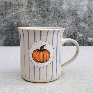 Malovaný keramický hrnek s dýní a s pruhy 350 ml