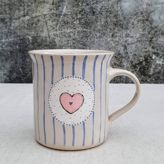 Malovaný keramický hrnek se srdíčkem a s pruhy 350 ml 