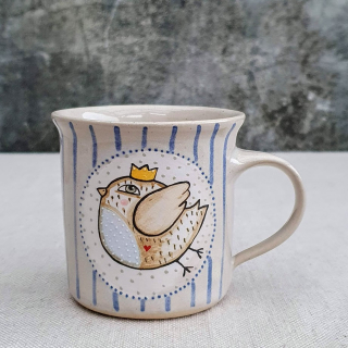 Malovaný keramický hrnek s ptáčkem s korunkou a s pruhy 200 ml 
