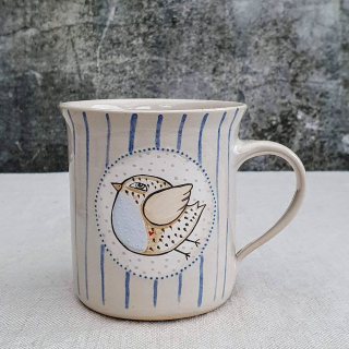 Malovaný keramický hrnek s ptáčkem a s pruhy 350 ml 