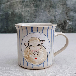 Malovaný keramický hrnek s ovečkou a s pruhy 200 ml 